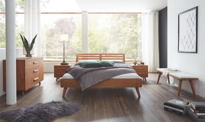 Alege un pat din lemn masiv pentru dormitorul visurilor tale