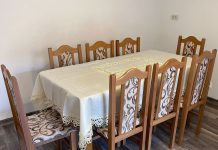 Producător din Târgu Neamţ de scaune şi mese din lemn masiv tradiţionale Producător din Târgu Neamţ de scaune şi mese din lemn masiv tradiţionale