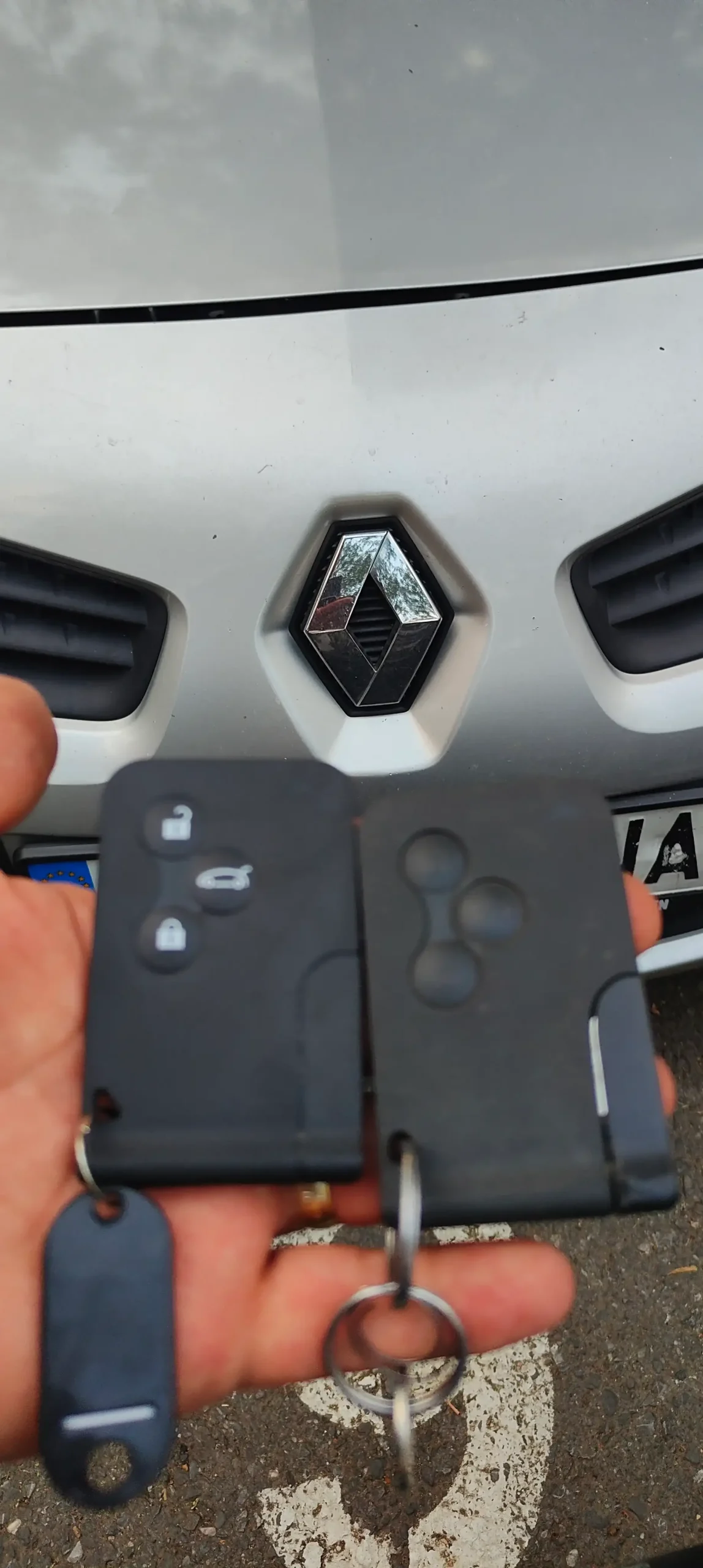 Cheie auto pierdută sau contact defect în Piatra Neamț? Tehnicianul ajunge la tine în cel mai scurt timp